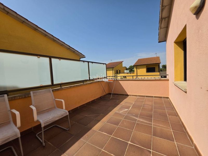 Foto 1880b450-e150-48b5-8f82-5079e2d81cc4. Casa con riscaldamento parcheggio piscina in Sant Pere Pescador