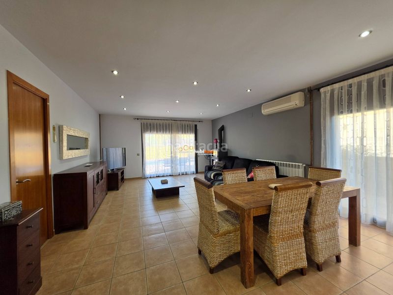 Foto 2ec88bd5-9994-4e78-8e40-385d1f656893. Casa con riscaldamento parcheggio piscina in Sant Pere Pescador