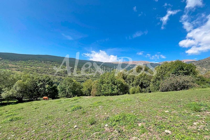 Foto 03d011c1-0b6e-4a7a-b38f-1f25d34e7e74. Finca rústica a Lles de Cerdanya