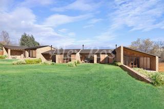 Casa  N/a. Obra nueva rodeada de rústicos, salida a jardín salón y habitaci