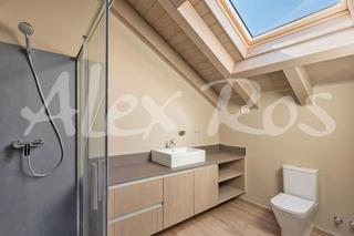 Casa  Pirineus. Casa y jardín privado en alp