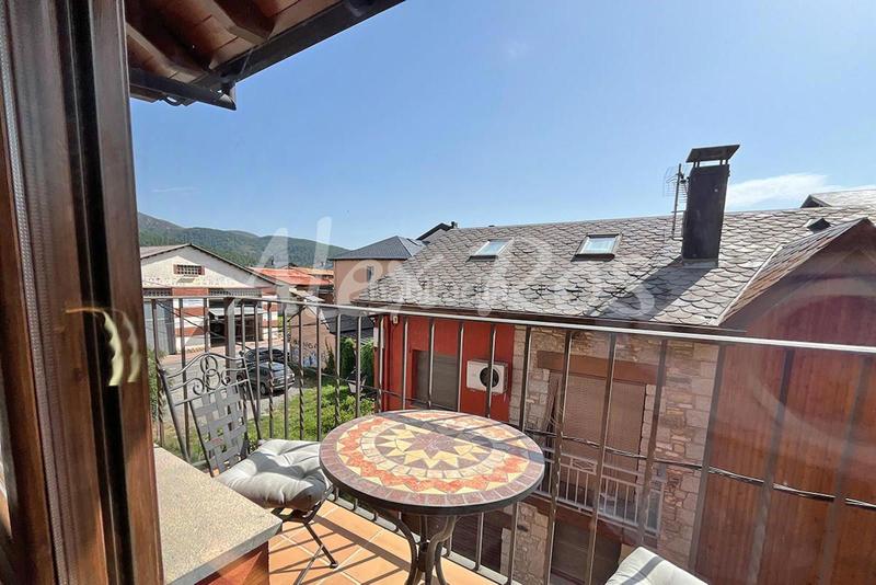 Foto dea880b3-64f4-4104-894d-3cc3a7550c59. Zweistöckige wohnung mit heizung parking in Bellver de Cerdanya