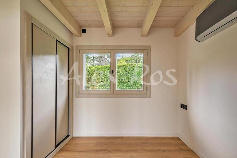 Foto f437b8d3-6daa-44cb-ae16-ab819c7e6e62. Casa  independiente de obra nueva en Alp
