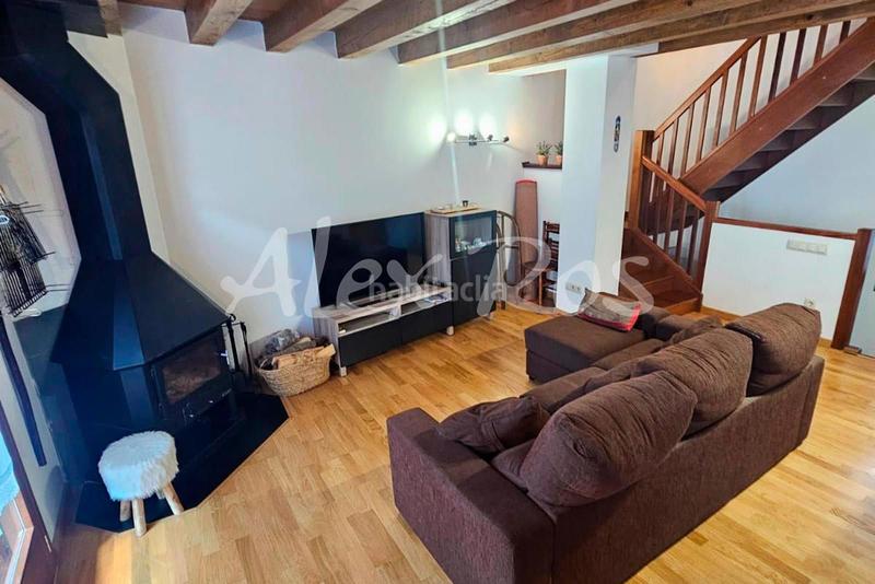 Foto 5c746297-d067-4f41-a465-5e650b122f9f. Duplex avec parking dans Alp