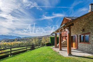 Casa  N/a. Bolvir  independiente, jardín privado, piscina