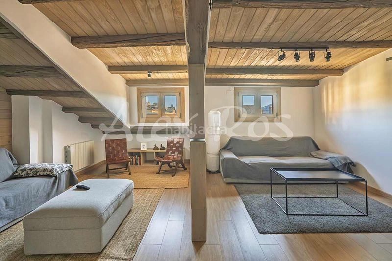 Foto accdeed0-17cc-4fa6-90b5-cd7cc6d40943. Àtic amb calefacció a Puigcerdà