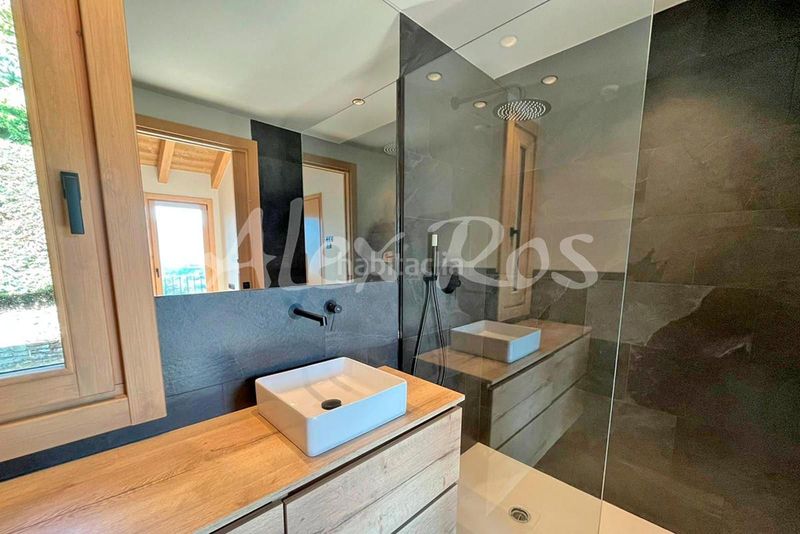Foto 5d5011a5-7138-43a0-b508-0a7f4352039f. Casa amb calefacció aparcament a Bolvir