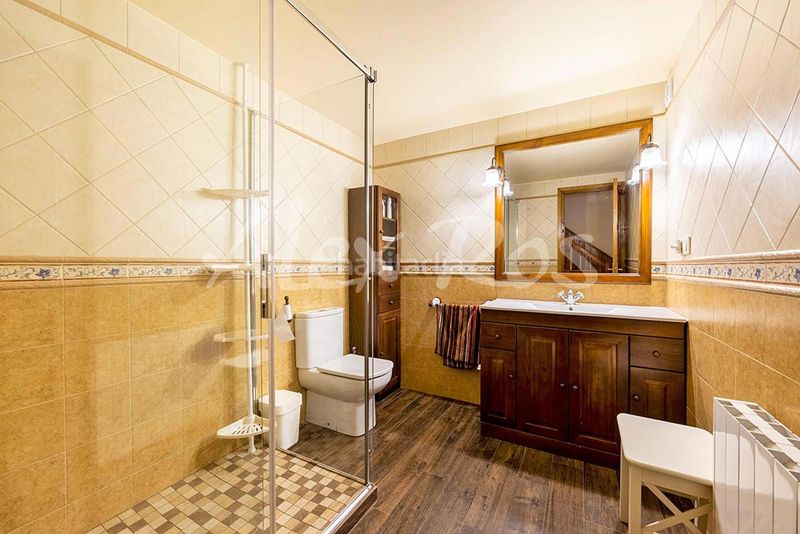 Foto 3d10230e-d8ae-480b-a111-5de18d2eaaa5. Casa amb aparcament a Isòvol