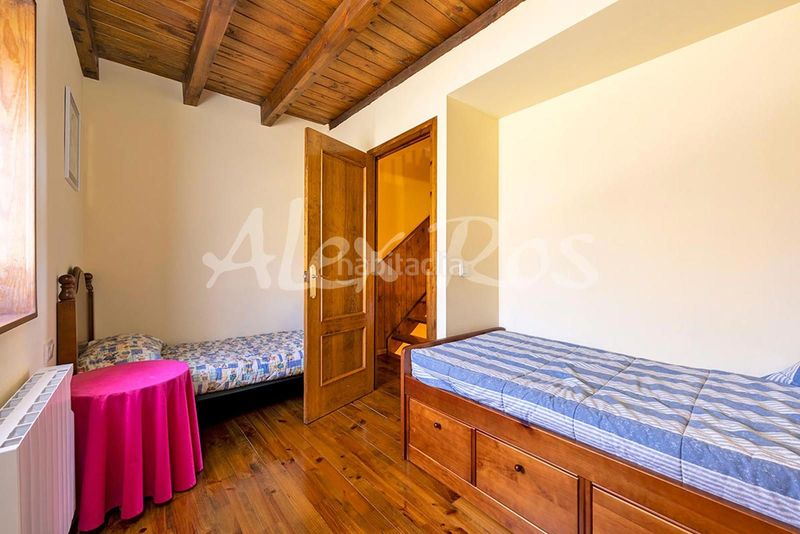 Foto b4f7615f-3ee9-4483-aac1-38c457e74982. Casa amb aparcament a Isòvol