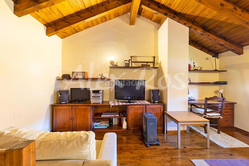 Foto ec63c338-888c-4d33-b15a-4a4bd21e02e9. Casa amb aparcament a Isòvol