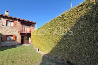 House  Barri. Esquinera en prats i sansor  jardín privado y comunitario