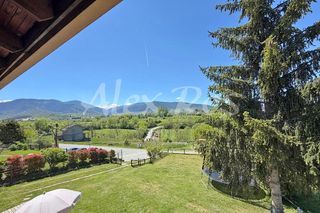 Maison à Estavar. Casa independiente, lugar idílico, 1.000 m2 de jardín, vistas es
