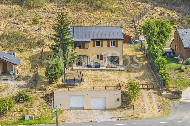 Foto 3a8a105c-d8c6-474e-a017-8dfabb9395fe. Casa amb aparcament a Estavar