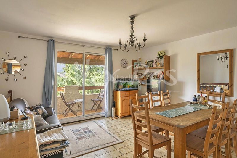 Foto 59d00f30-60d6-4dff-b960-fa64209c6fe4. Casa amb aparcament a Estavar