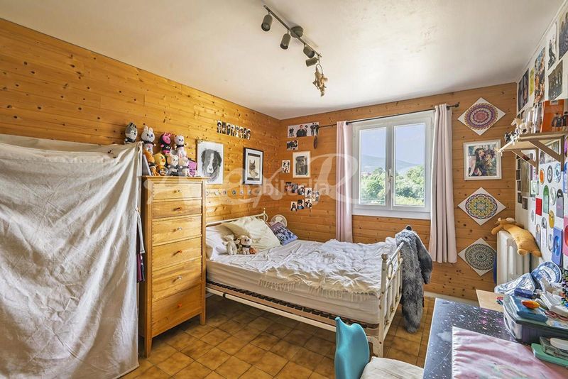 Foto b2e30b26-4ed5-4c5c-b086-65e28d540f54. Casa amb aparcament a Estavar