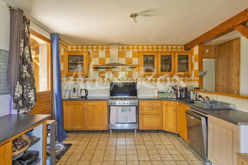 Foto bc29e38d-8639-47a0-b8d3-37341d0198c0. Casa amb aparcament a Estavar