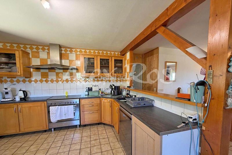 Foto c9143439-3ed1-4520-8292-15a872d7dfb2. Casa amb aparcament a Estavar