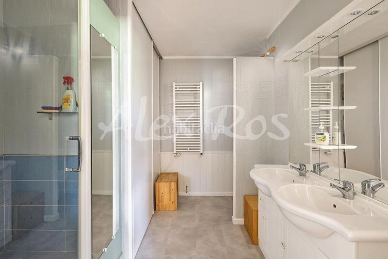 Foto d5fa8f8b-d5a6-46fe-82e8-fdbe76dfe761. Casa amb aparcament a Estavar