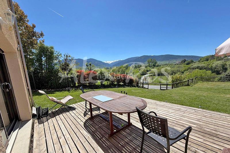 Foto dbdea16c-8aee-4c5c-8b2c-98488f545a01. Casa amb aparcament a Estavar