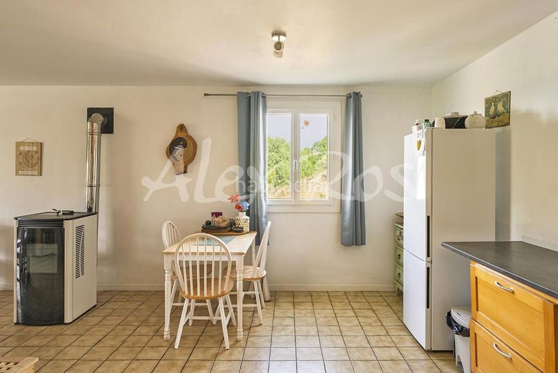 Foto f0741786-c430-481f-aeb5-1afe00c49b5c. Casa amb aparcament a Estavar