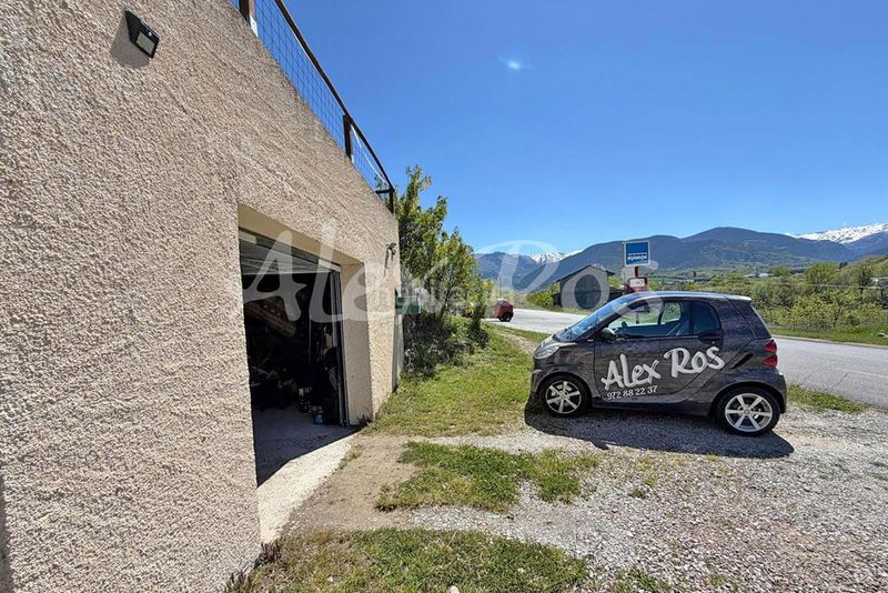 Foto f68be8eb-8ad5-4f7d-940d-c6cd8fc0d322. Casa amb aparcament a Estavar