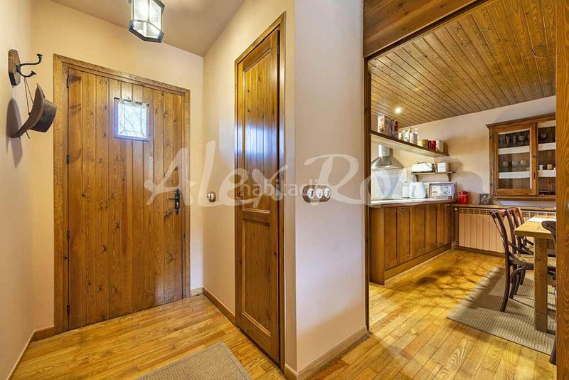 Foto 47b5d327-c851-4c72-bb3d-3f37892988ca. Casa amb calefacció a Urús