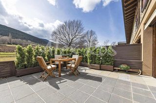 Maison  N/a. Encantadora casa esquinera con jardín y vistas abiertas en urús
