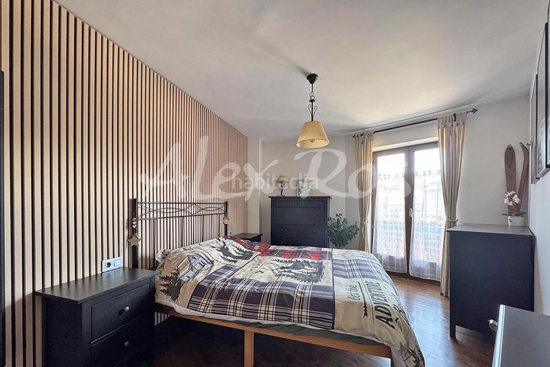 Foto 381ca317-9418-48c4-a916-5c27c894d97e. Apartamento  reformado con ascensor, parking y trasteros en Bellver de Cerdanya