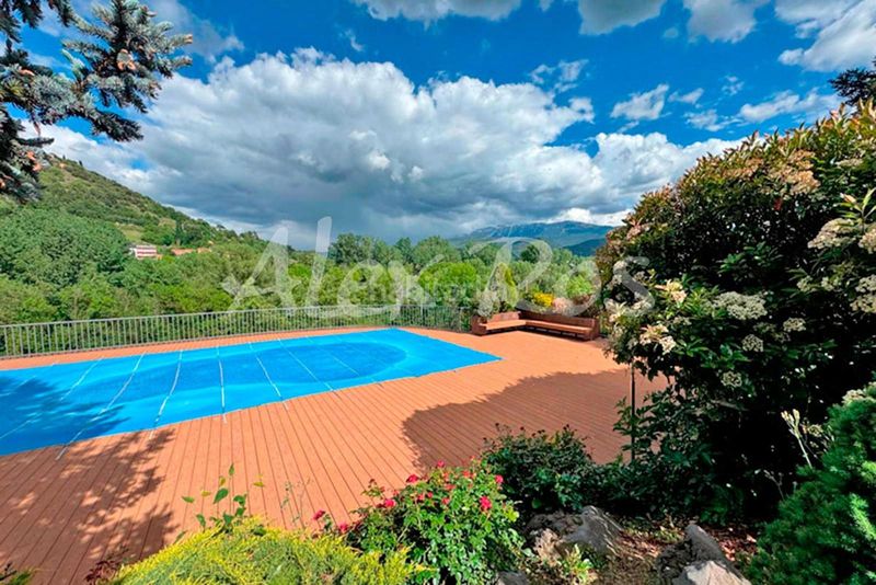 Foto 2d8fcdfd-2414-40e8-a7a0-f858dadf2551. Casa amb calefacció aparcament piscina a Seu d´Urgell (La)