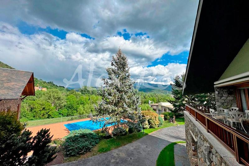 Foto 64da5be2-ee63-4093-b43a-c618f74e7d6e. Casa amb calefacció aparcament piscina a Seu d´Urgell (La)