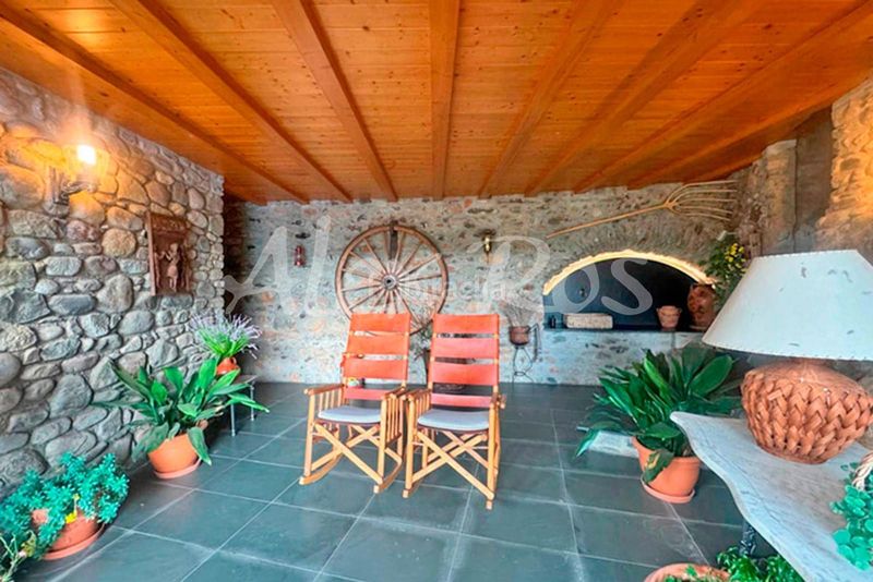Foto 805397fb-466a-48f5-8d93-bf509c39cead. Casa amb calefacció aparcament piscina a Seu d´Urgell (La)