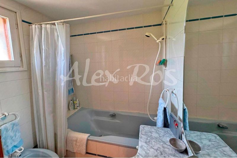 Foto cd9495fb-75f2-4f83-9586-2c15faac49b4. Casa amb calefacció aparcament piscina a Seu d´Urgell (La)