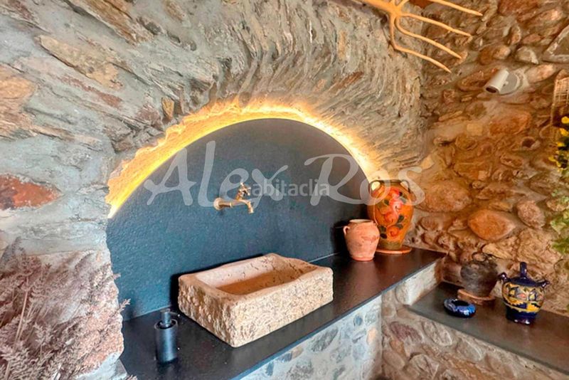 Foto d6209a83-3604-4983-8cbf-d03a844784c0. Casa amb calefacció aparcament piscina a Seu d´Urgell (La)