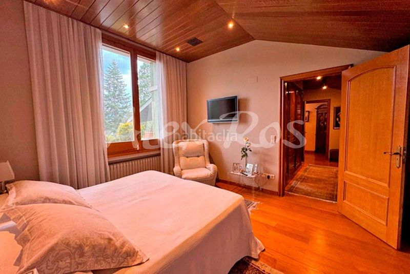 Foto d7aff184-8953-474c-bc7e-67c9a3f21415. Casa amb calefacció aparcament piscina a Seu d´Urgell (La)