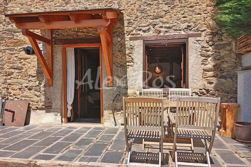 Foto 32d995f0-745a-45df-8d85-58c493021424. Casa amb calefacció aparcament a Err