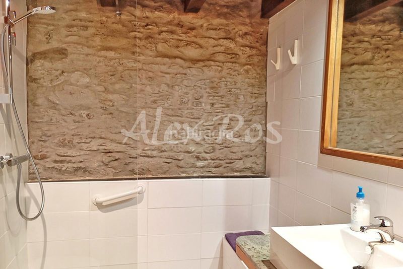 Foto 40a9e9c2-cdc3-4d12-9553-fa9becdd027a. Casa amb calefacció aparcament a Err