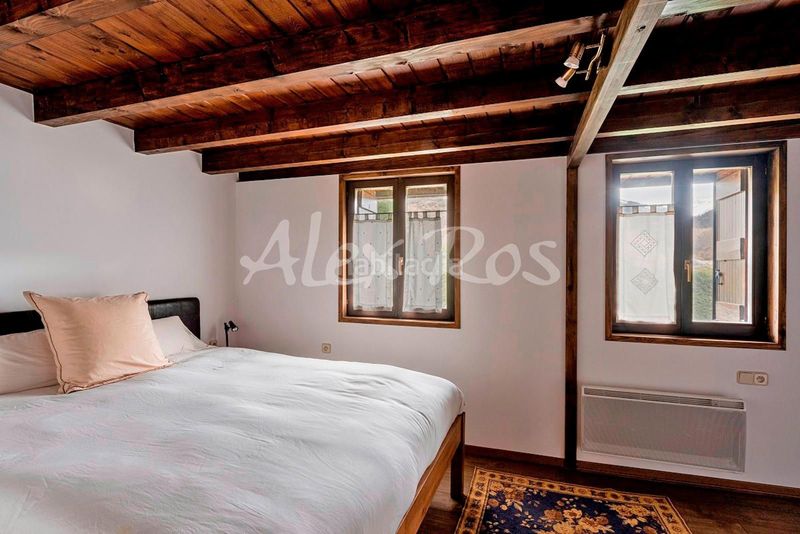 Foto 4d8b3ae4-c552-4875-86a5-534107e9546e. Casa amb calefacció aparcament a Err