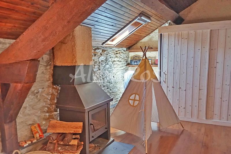 Foto 6773c442-628e-41e1-a829-101d512f464b. Casa amb calefacció aparcament a Err