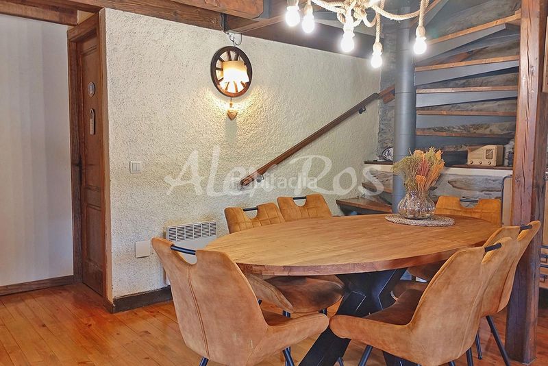 Foto f3f137dc-fe32-4274-8389-04aca7b84cf7. Casa amb calefacció aparcament a Err