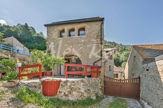 Casa  Llo. Casa recientemente reformada
