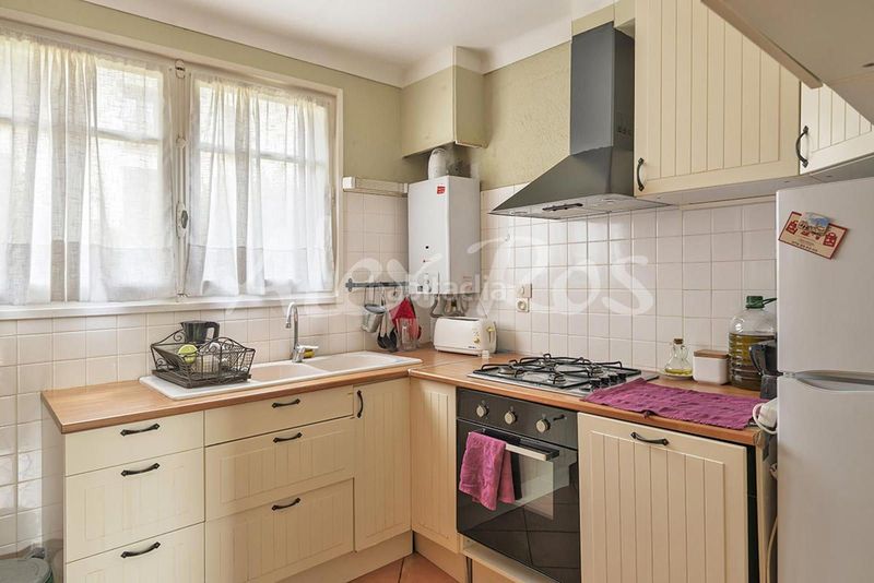 Foto e6123dee-294a-4250-aba6-58c61c0dba56. Casa amb calefacció aparcament a Estavar