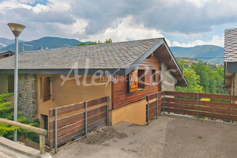 Foto f9a51369-77d0-45d6-91dc-820f30c6573f. Casa amb calefacció aparcament a Saillagouse