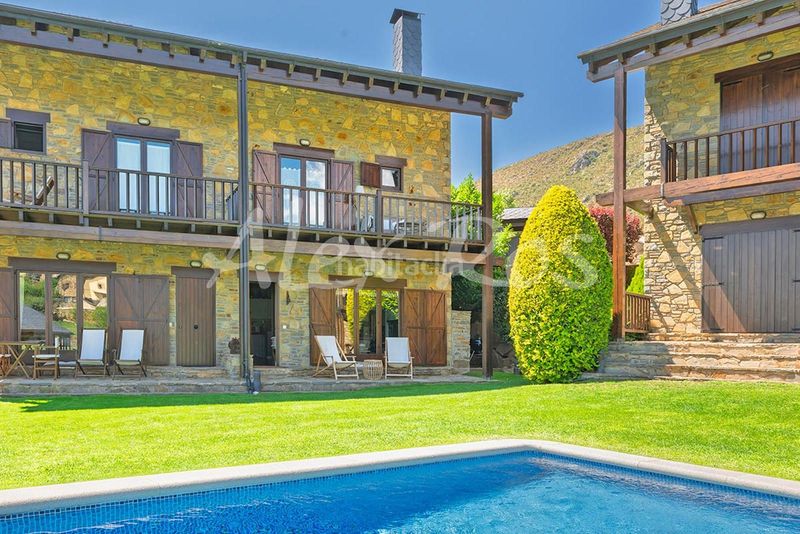 Foto 5aed8c24-3456-401e-a6b1-fa08ce8d3268. Casa amb calefacció aparcament piscina a Isòvol
