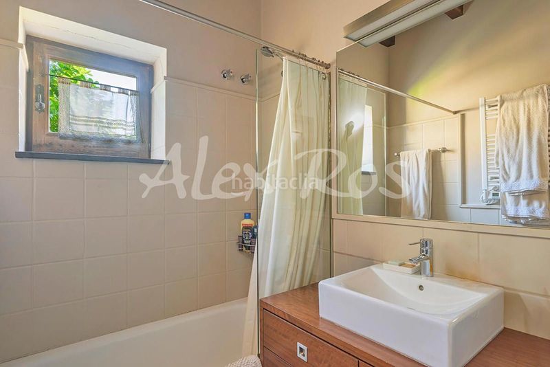 Foto a87d0cca-39aa-4eda-a3a8-0fcf4b5f8c79. Casa amb calefacció aparcament piscina a Isòvol