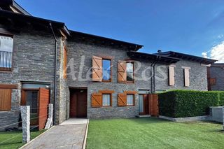 Maison  Passeig rigolisa. Casa adosada en puigcerdà con 4 habitaciones, terraza y jardín
