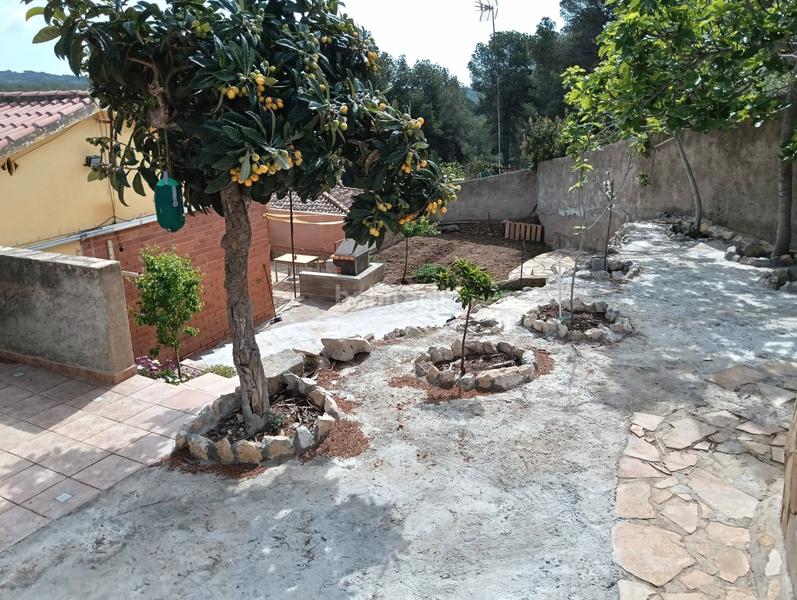 Foto 0b88fd4a-d57a-47cb-b049-11e85e09801f. Casa amb xemeneia aparcament piscina a costa Cunit - els jardins - els rosers Cunit