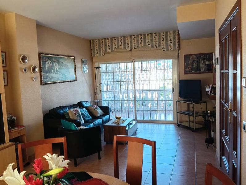 Foto 50b9f5be-61b5-4930-9780-800bbb915fb9. Semi detached house with fireplace heating parking in Cunit