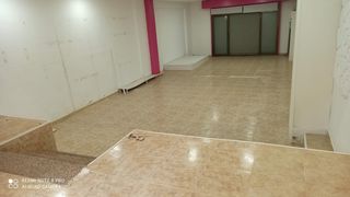 Local Comercial  Carrer de pere romeu. Local centrico