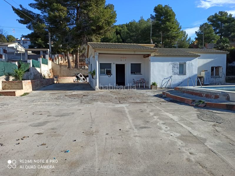 Foto a31d0fb1-e3ac-470c-bdcc-7d3ba77a5019. Xalet amb aparcament piscina a costa Cunit - els jardins - els rosers Cunit