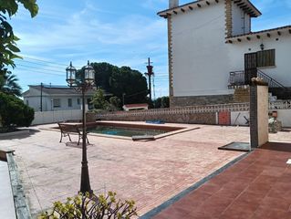 Casa a Segur de Calafell Nucli Urb�. Casa sola con terreno